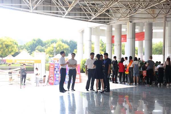 1536535957354969.jpg 领导2.JPG